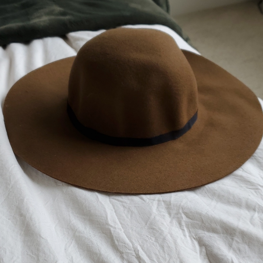 Forever 21 wide brimmed hat